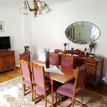 Casa Bunicilor Villa Colonia Sase Martie Luaran gambar