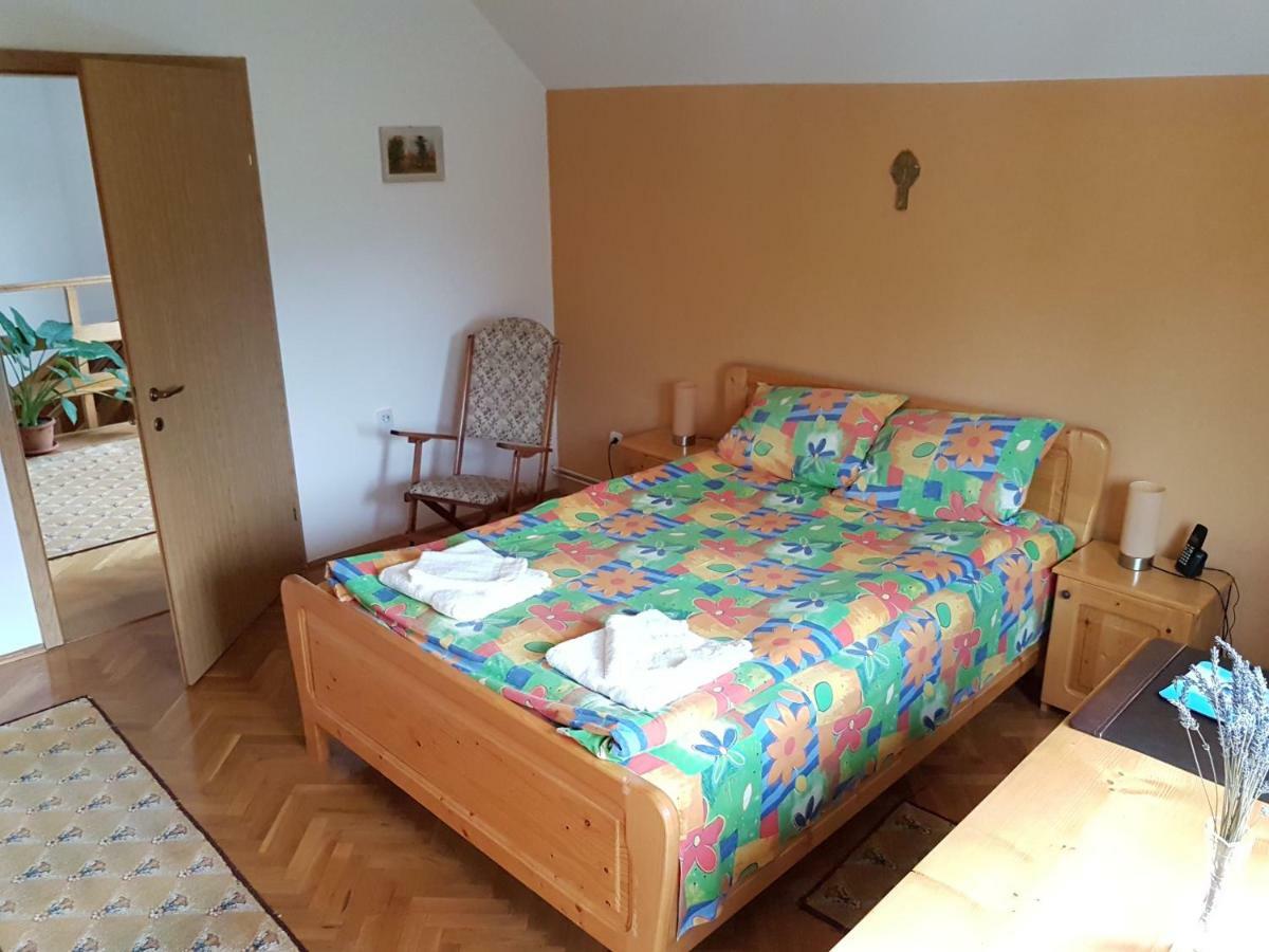 Casa Bunicilor Villa Colonia Sase Martie Luaran gambar