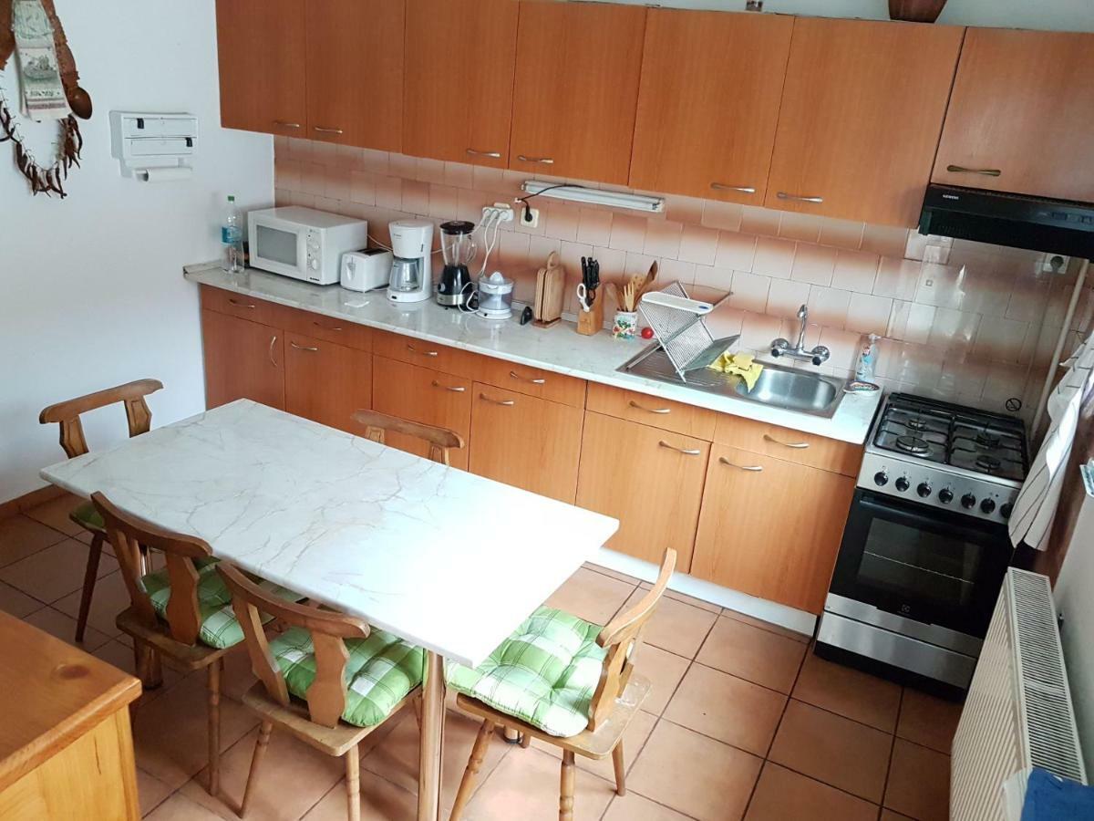 Casa Bunicilor Villa Colonia Sase Martie Luaran gambar